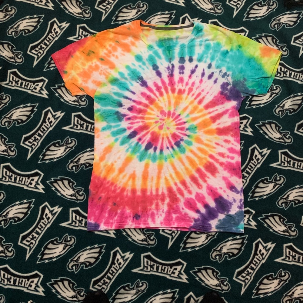 🎨Hand dyed tight spiral tie dye tshirt.